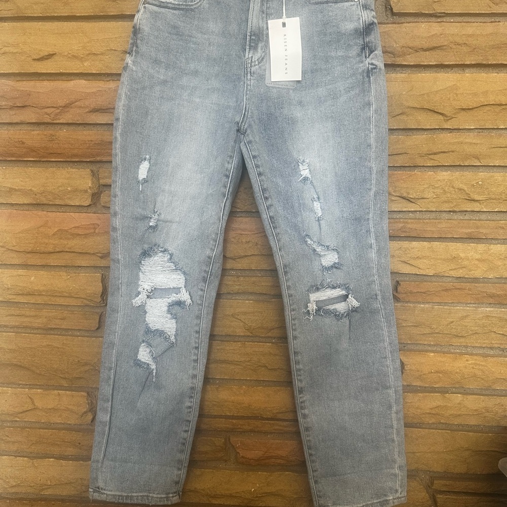 Trendy Distressed Light Gray Boyfriend Jeans